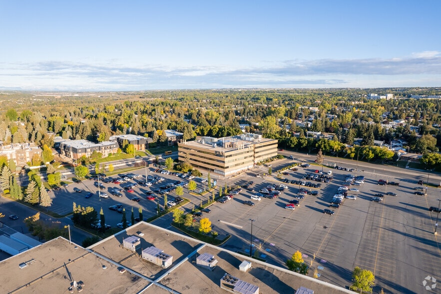 More Photos Of 4935 40th Ave, Calgary Medical For Lease