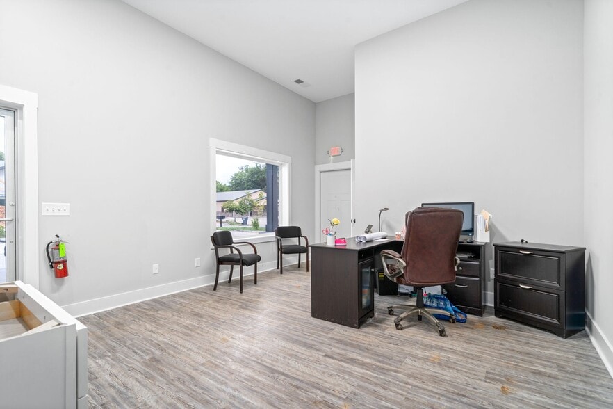 More Photos Of 1811 Mercantile Dr, Clarksville Light Distribution For Lease