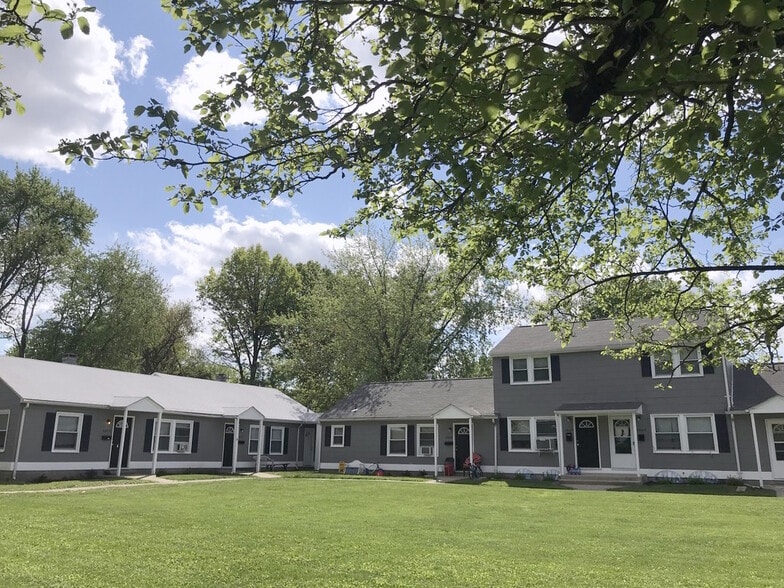 Primary Photo Of 1917-2011 Sweetbriar Ln, Springfield Apartments For Sale