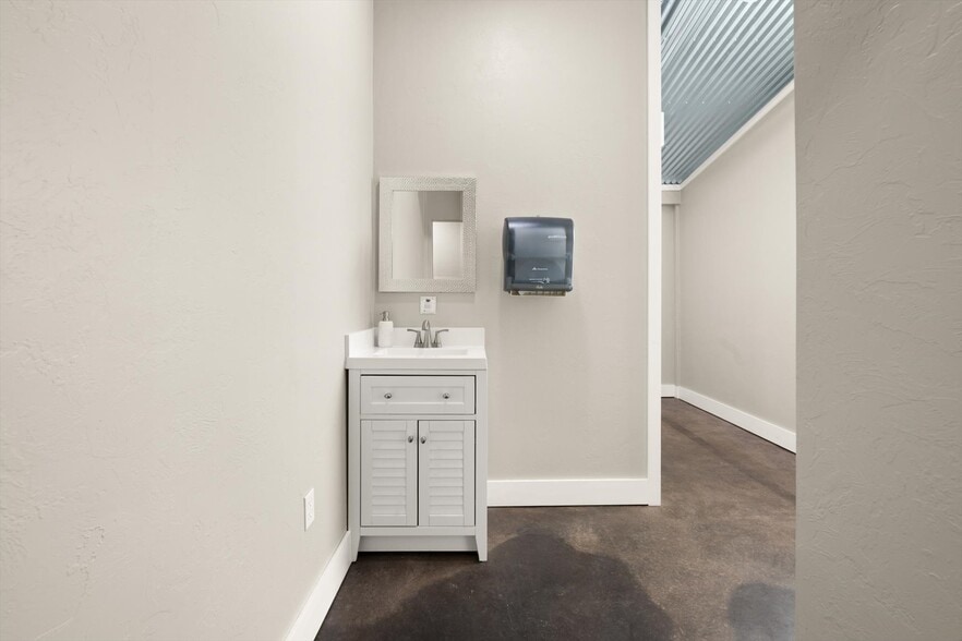 More Photos Of 18186 State Highway 74B, Washington Specialty For Sale