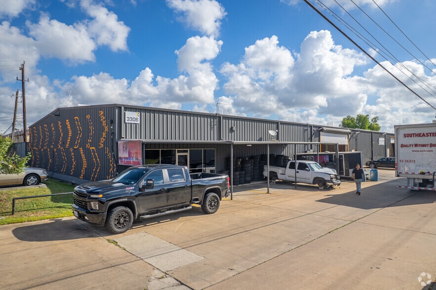 More Photos Of 3306 Ella Blvd, Houston Unknown For Lease