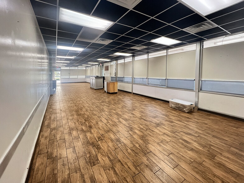 More Photos Of 2701 Lurleen B Wallace Blvd, Northport Restaurant For Lease