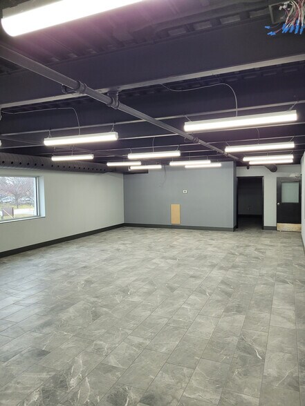 More Photos Of 125 Irwin St, Chatham Warehouse For Lease
