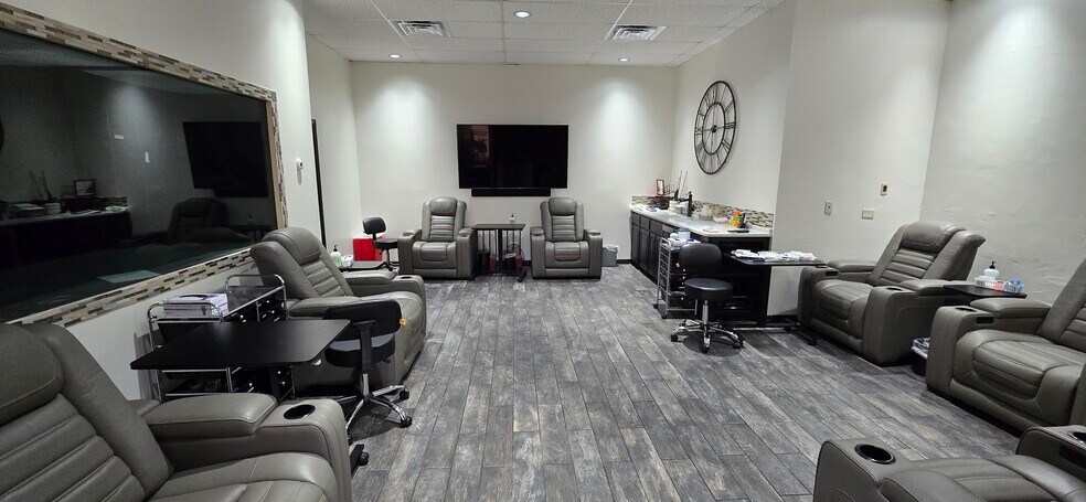 More Photos Of 208 N Highway 377, Roanoke Office For Lease