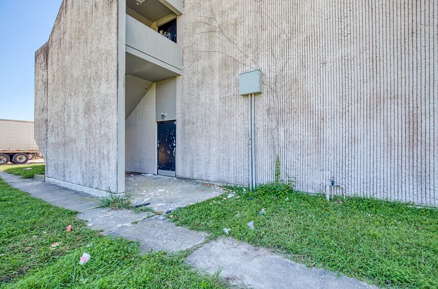 More Photos Of 6501 Arlington Expy, Jacksonville Office Residential For Lease