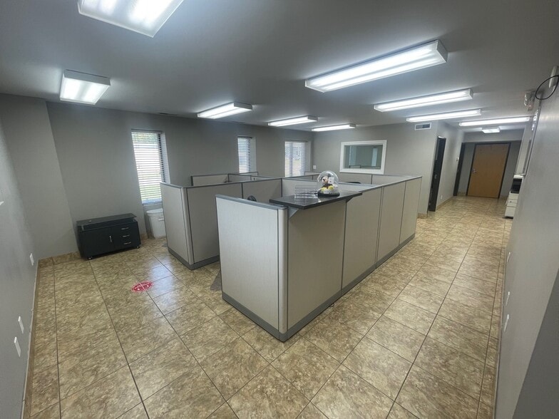 More Photos Of 10105 Hedden Rd, Evansville Warehouse For Sale