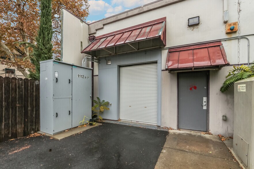 More Photos Of 1112 D St, Sacramento Showroom For Sale