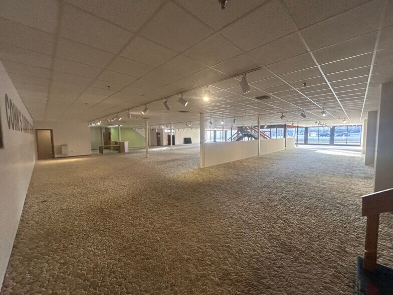 More Photos Of 400 N Martin Luther King Jr Dr, Decatur General Retail For Sale