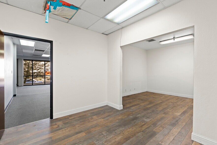 More Photos Of 802-808 Packer Way, Sparks Warehouse For Lease