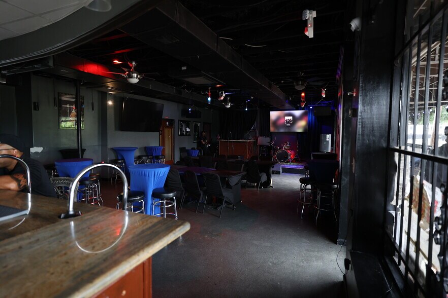 More Photos Of 3710 Emancipation Ave, Houston Restaurant For Sale