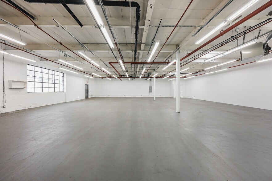 More Photos Of 573 Johnson Ave, Brooklyn Warehouse For Lease