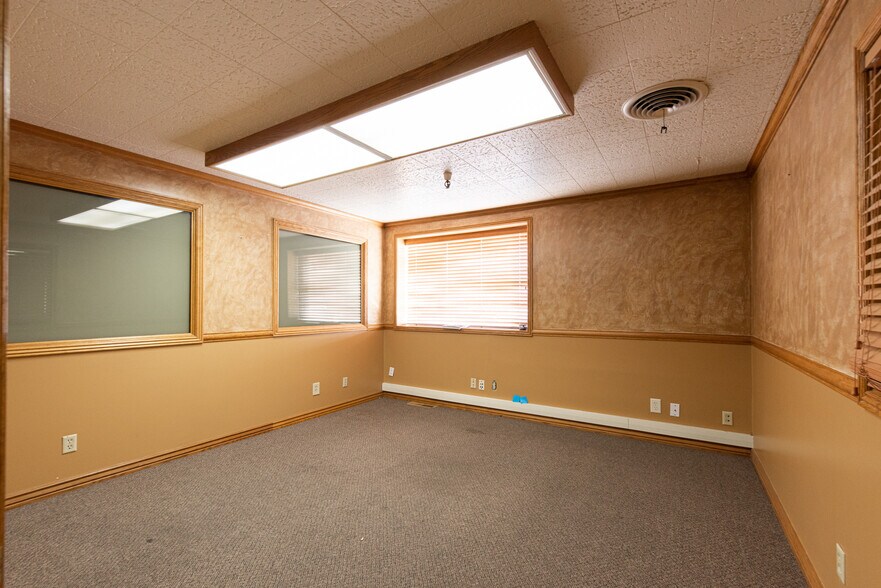 More Photos Of 248-282 W 33rd St, Ogden Unknown For Lease