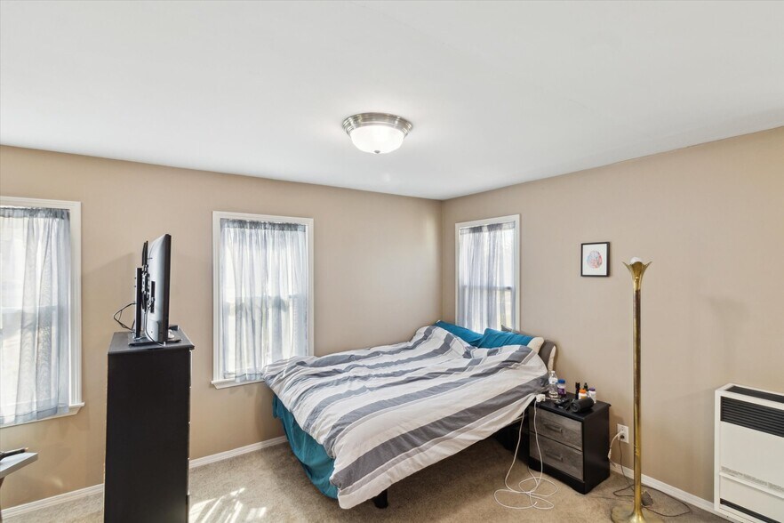 More Photos Of 28080 Waltz Rd, New Boston Restaurant For Sale