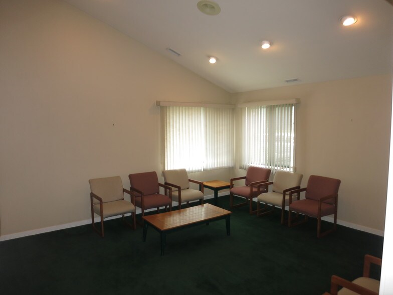 More Photos Of 920 Lawn Ave, Sellersville Medical For Sale