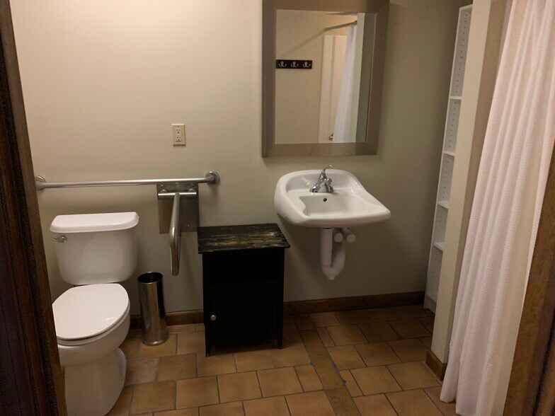 More Photos Of 88 Hopmeadow St, Weatogue Medical For Lease