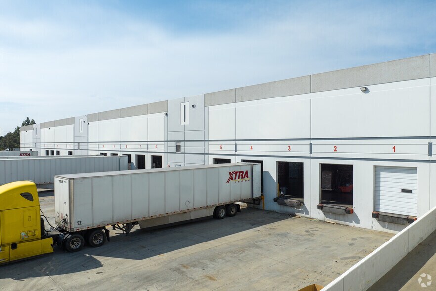 More Photos Of 8700 White Oak Ave, Rancho Cucamonga Warehouse For Lease