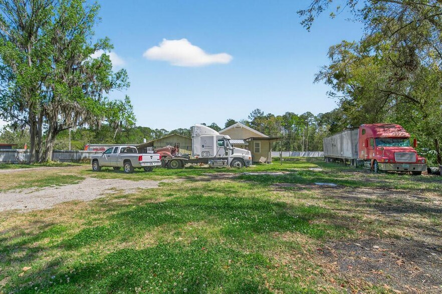 More Photos Of 10676 New Kings Rd, Jacksonville Office For Lease