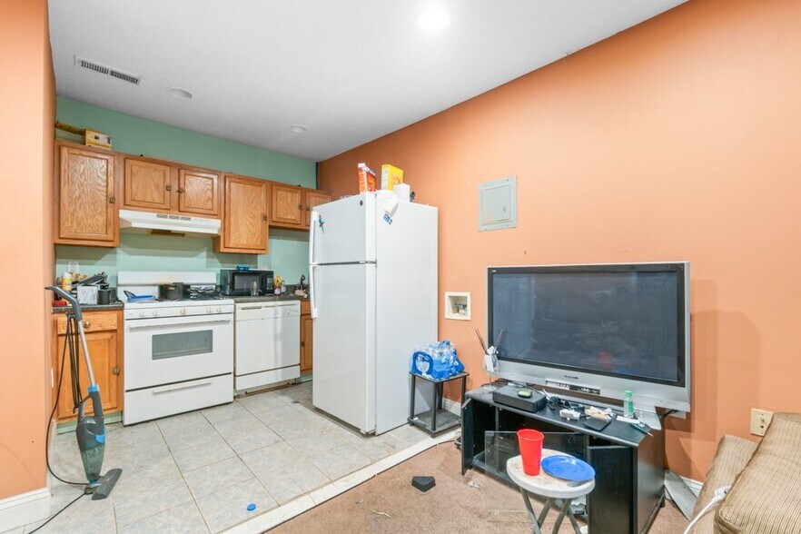 More Photos Of 702 Homestead St, Baltimore Multifamily For Sale