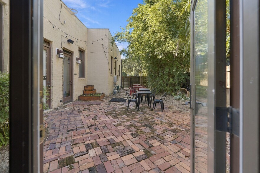 More Photos Of 1602-1608 Walnut St, Jacksonville Restaurant For Sale