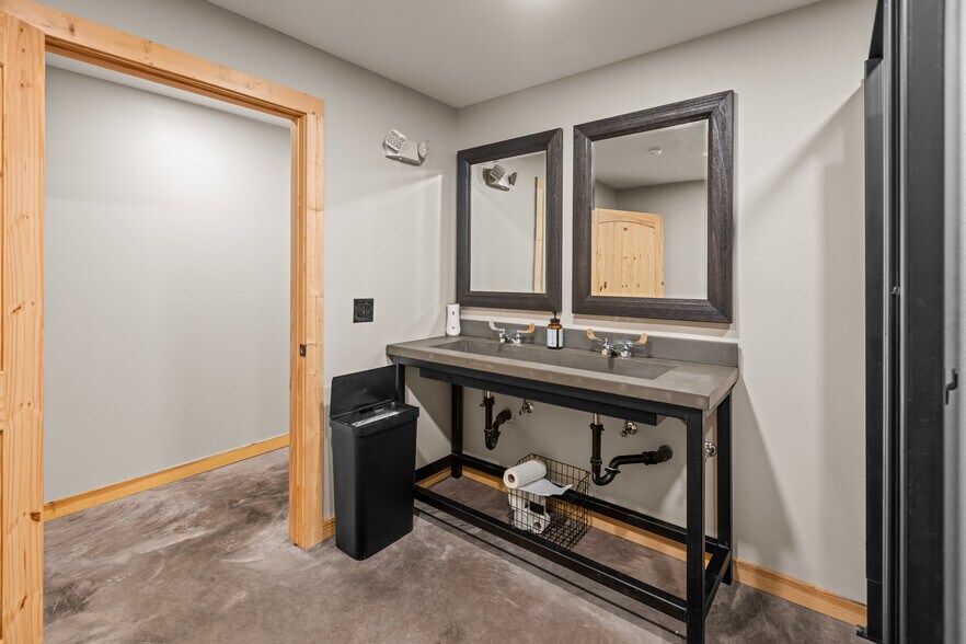 More Photos Of 151 5th St st, Honey Grove Flex For Sale