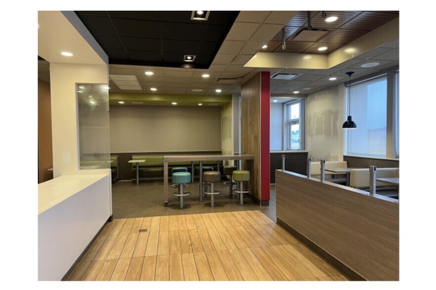 More Photos Of 685 Opportunity Park Dr, Paynesville Freestanding For Lease