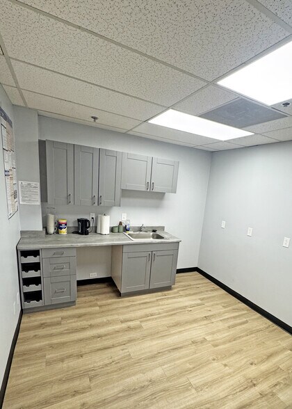 More Photos Of 27600 Northwestern Hwy, Southfield Office For Lease