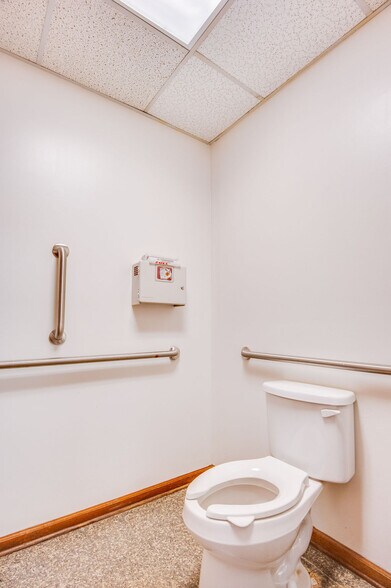 More Photos Of 231 Memorial Dr, Jacksonville Medical For Sale