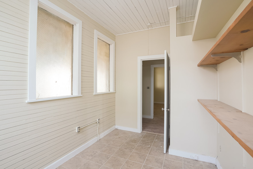 More Photos Of 6 Clinton Ave, Westfield Warehouse For Sale