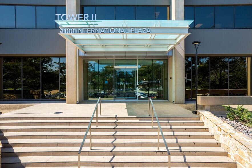 More Photos Of 4100 International Plz, Fort Worth Office For Lease