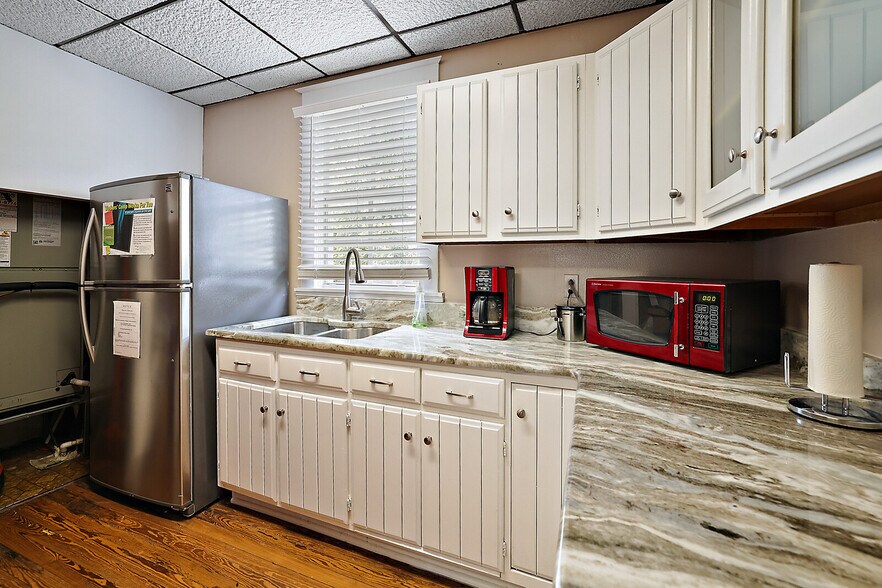 More Photos Of 324 N Texas Ave, Tavares Office For Lease