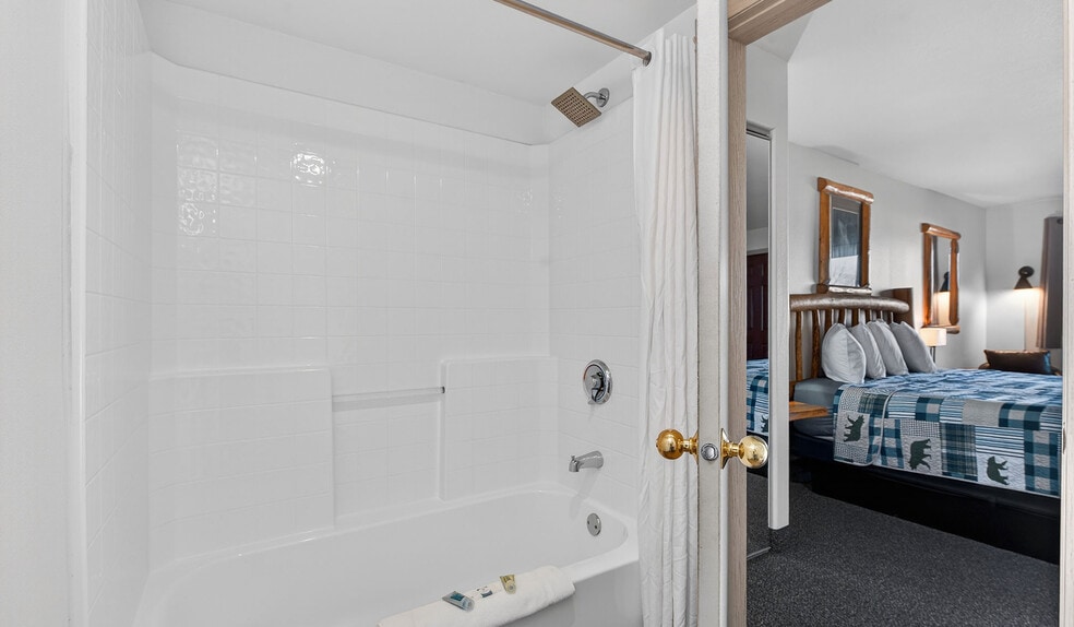More Photos Of 102 E Greenwood St, Enterprise Hotel For Sale