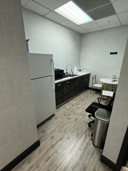 More Photos Of 255 S B St, San Mateo Storefront Retail Office For Lease