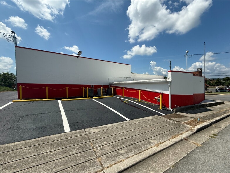 More Photos Of 128 E Morris Blvd, Morristown General Retail For Lease