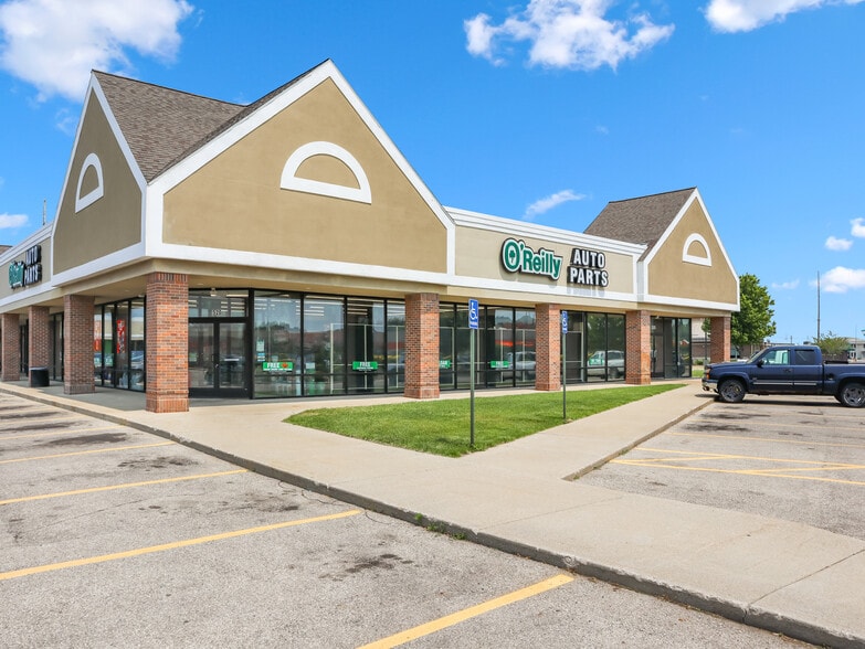 More Photos Of 518-628 N Beacon Blvd, Grand Haven Storefront For Sale
