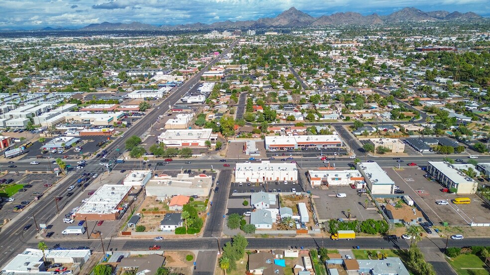 More Photos Of 2425 E Thomas Rd, Phoenix Office For Lease