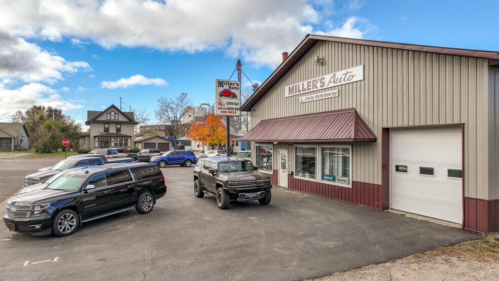 More Photos Of 1417 Martin Rd, Bloomer Auto Repair For Sale