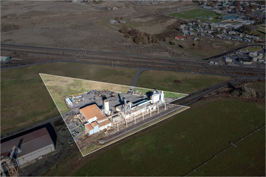 More Photos Of 405 Hoosier, Stanfield Food Processing For Lease