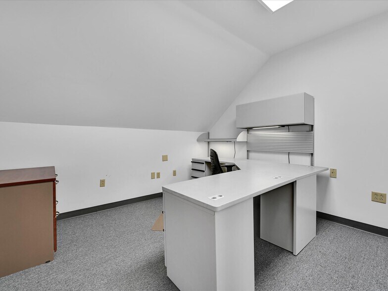 More Photos Of 120 Commons Ct, Chadds Ford Office For Lease