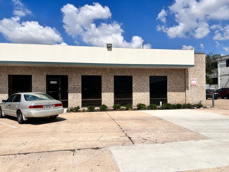 More Photos Of 5900-5928 Allday Dr, Houston Light Distribution For Lease