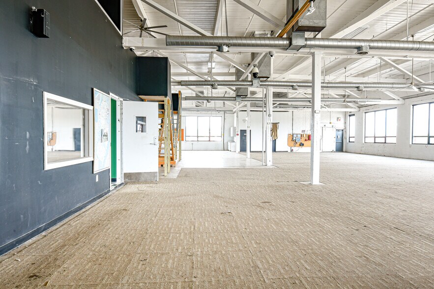 More Photos Of 2 Aspen Pl, Passaic Showroom For Lease