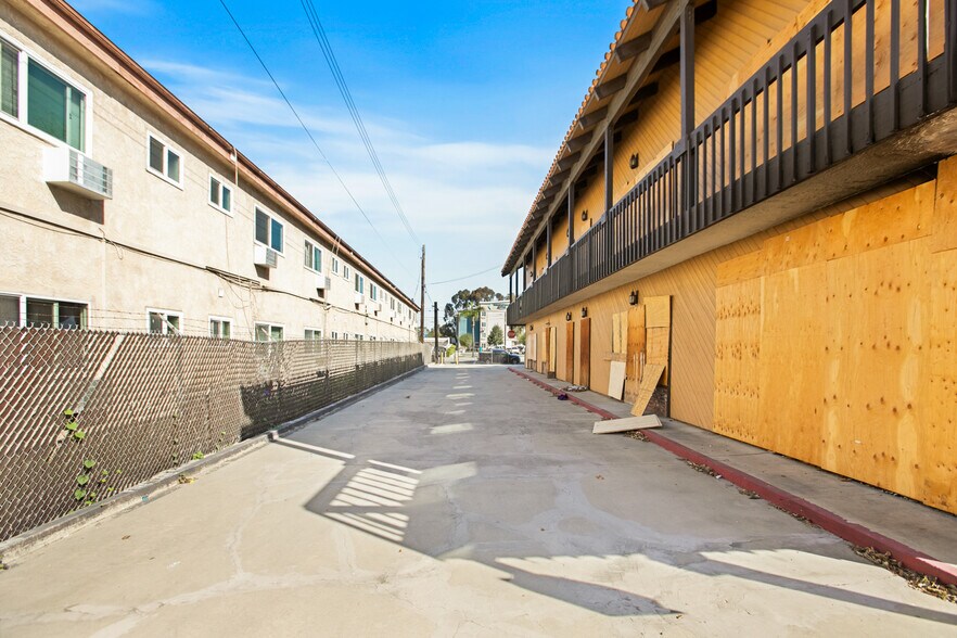 More Photos Of 8820 Artesia Blvd, Bellflower Office For Sale