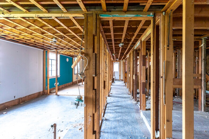 More Photos Of 23 E Main St, Hancock Restaurant For Sale