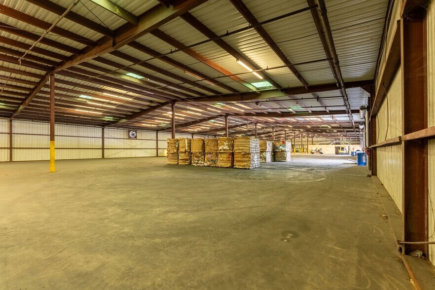 More Photos Of 89 Green St, Warner Robins Warehouse For Sale