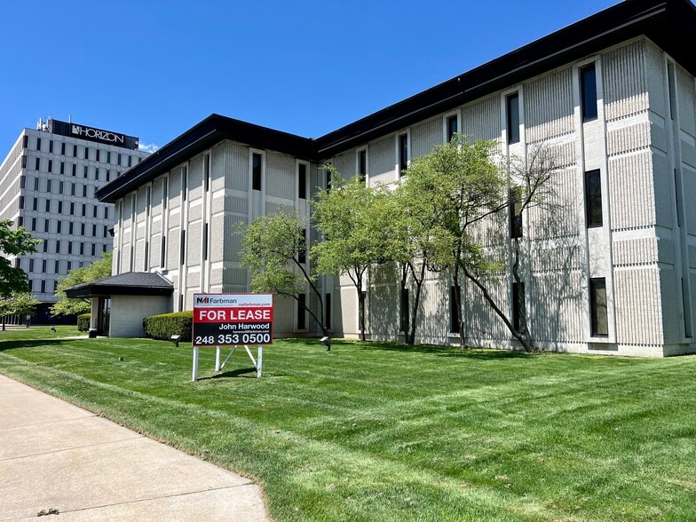 More Photos Of 20500 Eureka Rd, Taylor Office For Lease