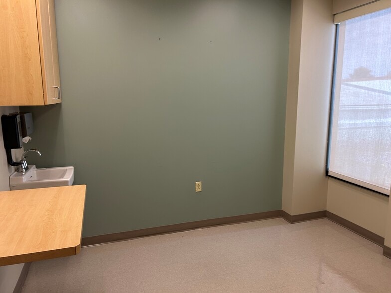 More Photos Of 7030 Canal Blvd, New Orleans Medical For Lease