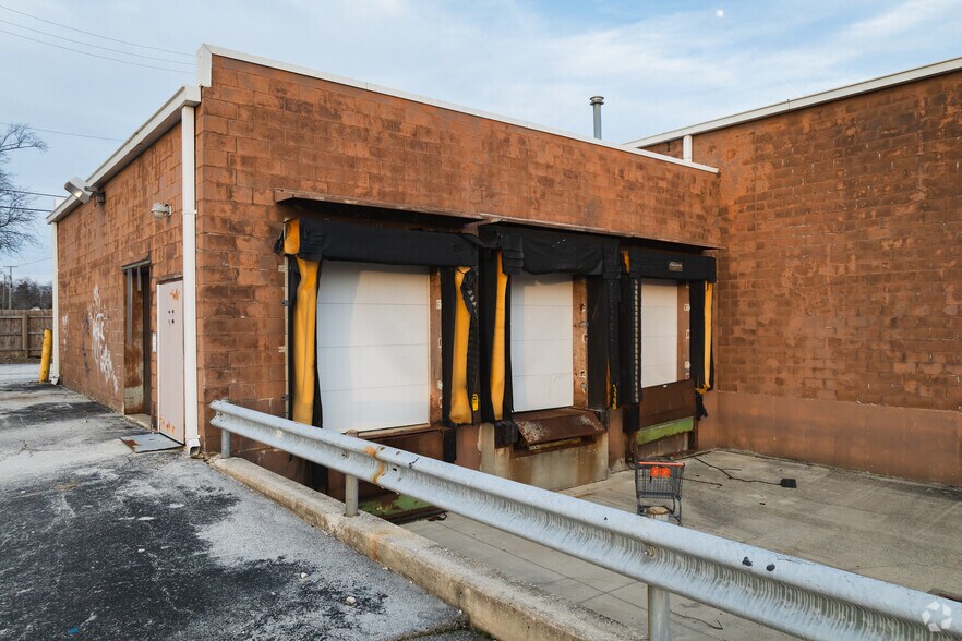 More Photos Of 134-146 S 5th St, Fremont Freestanding For Lease