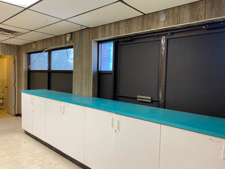 More Photos Of 3909 Witmer Rd, Niagara Falls Freestanding For Lease