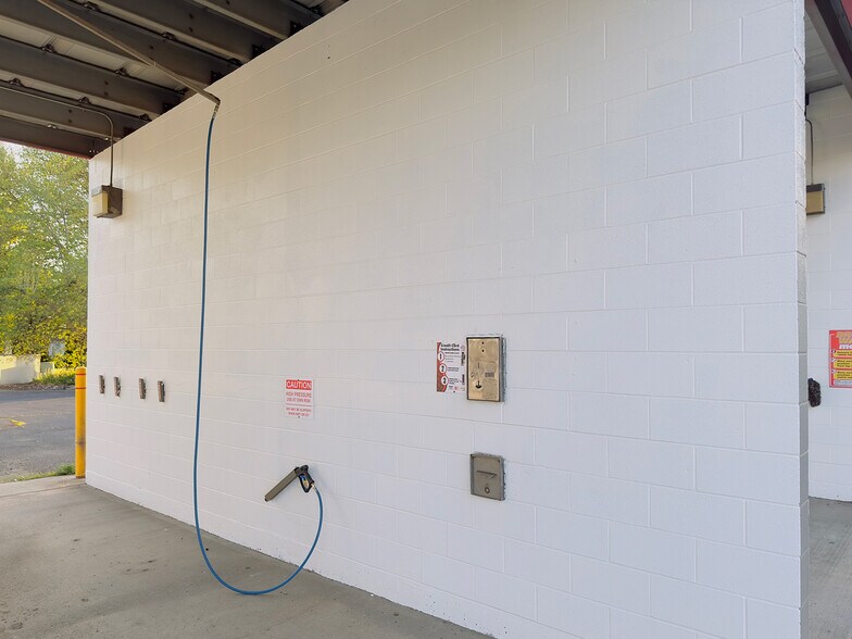 More Photos Of 1027 Linden Ave, Lewiston Carwash For Sale