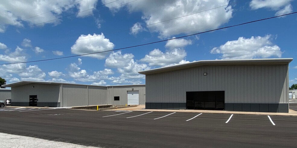 More Photos Of 2702 N Sheridan Rd, Tulsa Warehouse For Lease
