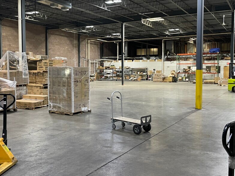More Photos Of 10 York Ave, West Caldwell Warehouse For Lease